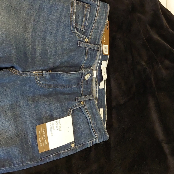 Vintage Boot-Y Jeans - Picture 3 of 4